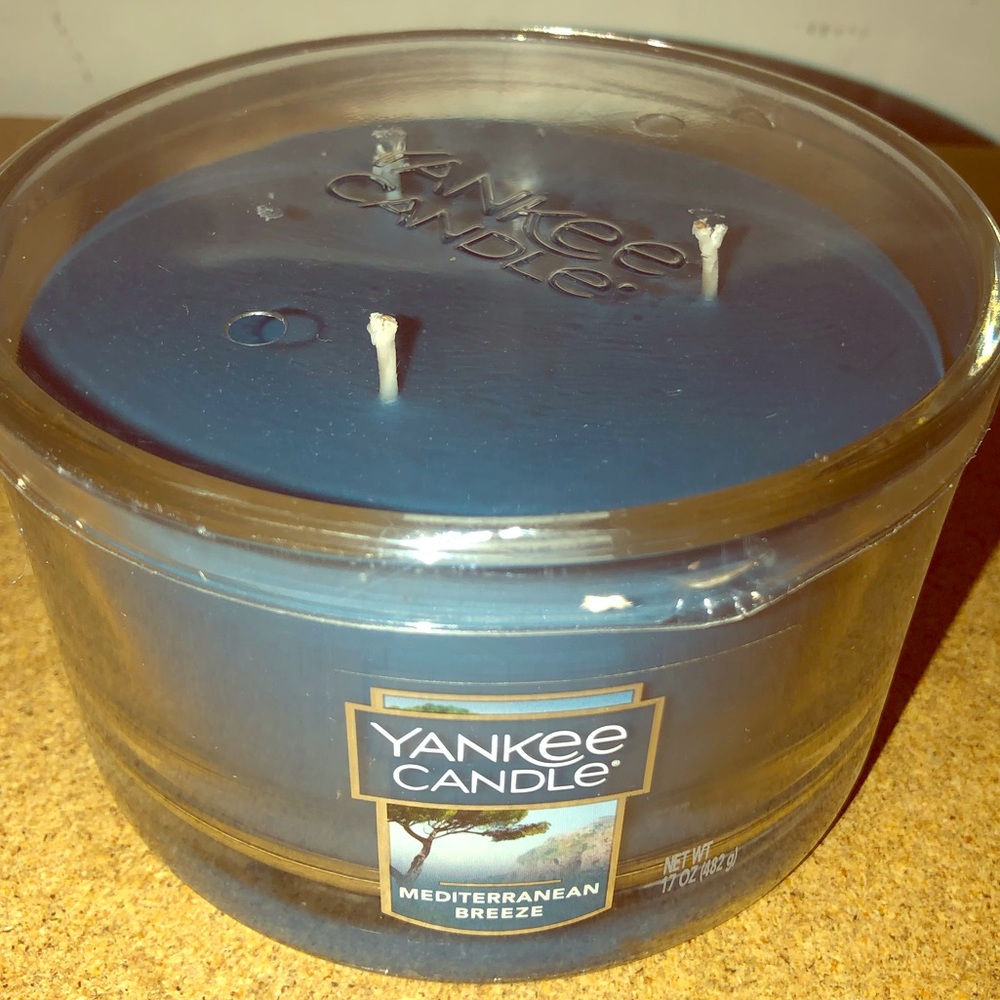 YANKEE CANDLE 3 WICK CANDLE Mediterranean Breeze - Picture 1 of 2
